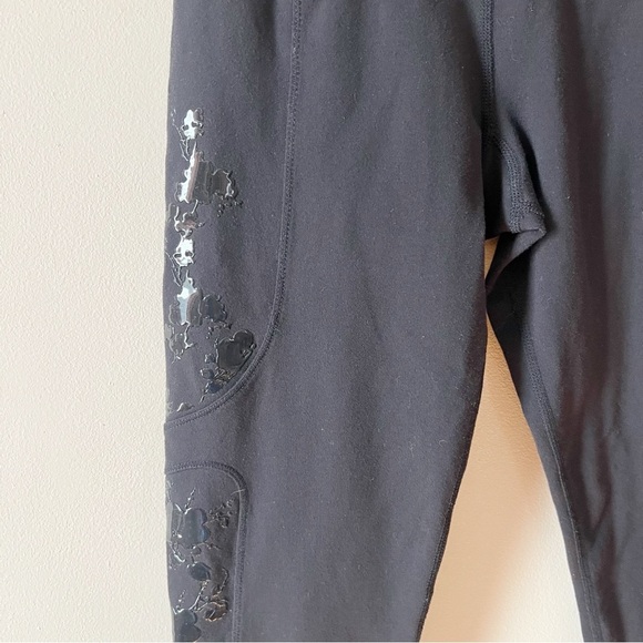 Lululemon Cropped Black High Rise Leggings Capri Length Size 2 Latex Side Panels - Picture 4 of 8